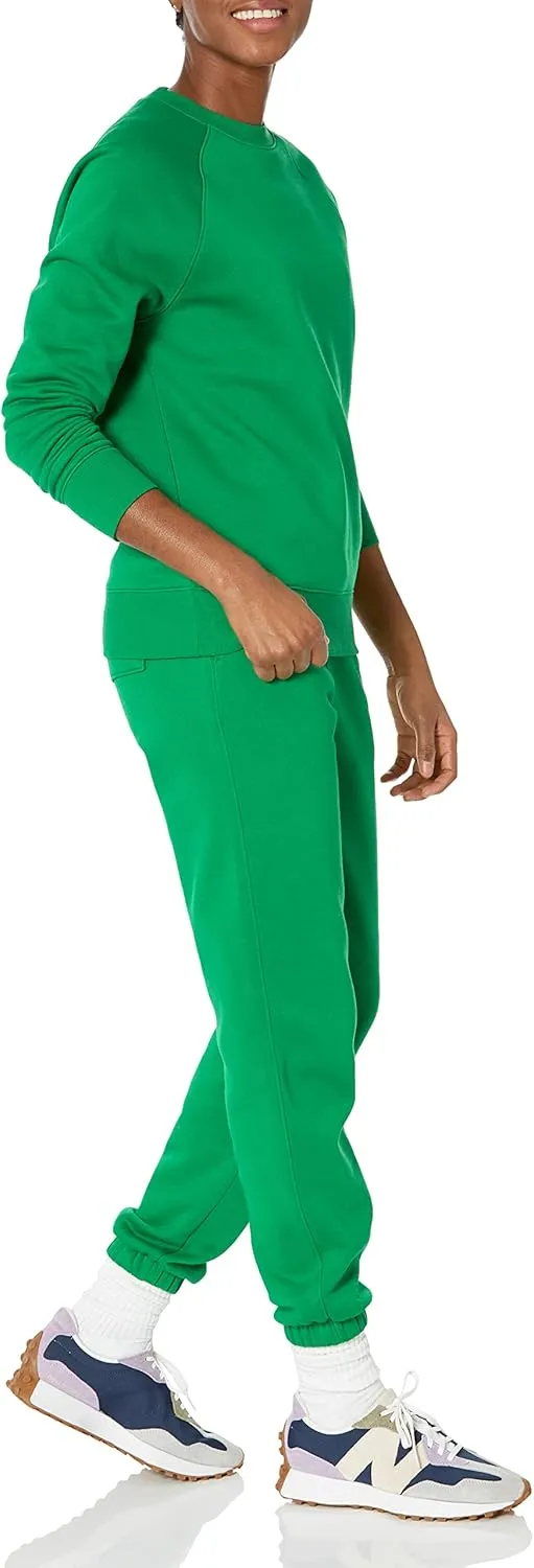 Amazon Essentials Women's Relaxed-Fit Crewneck Pullover Long-Sleeve Sweatshirt (Available in Plus Size)