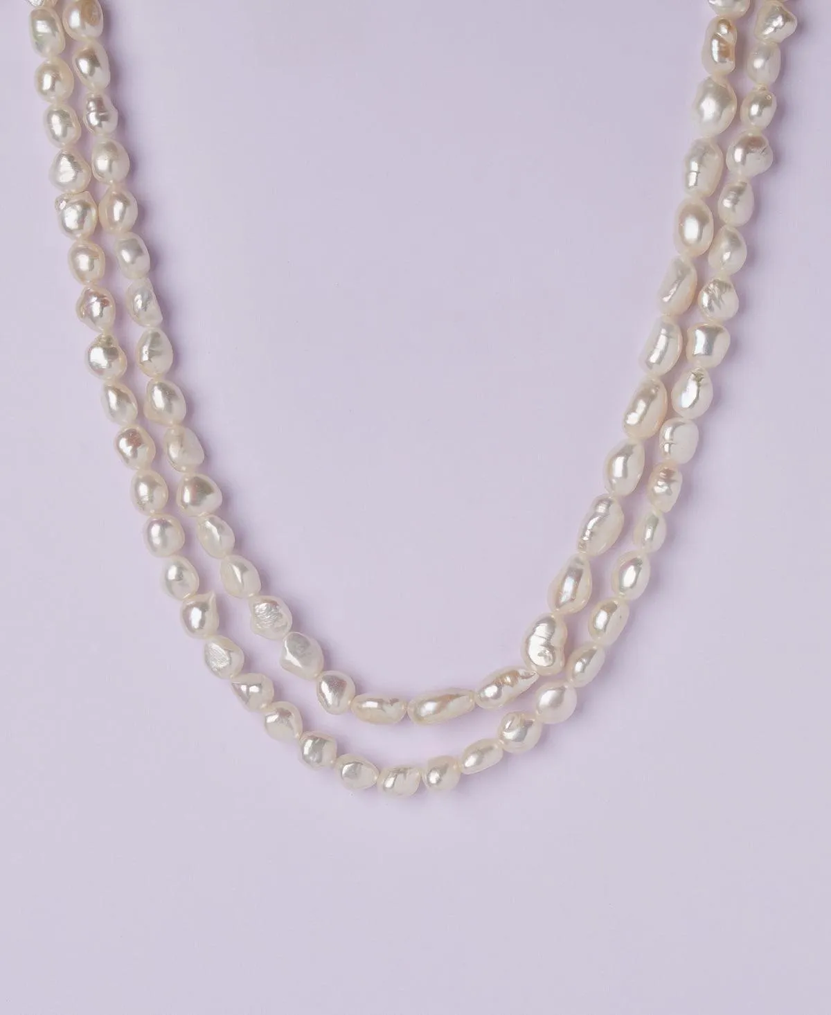 Fashionable baroque Pearl Necklace