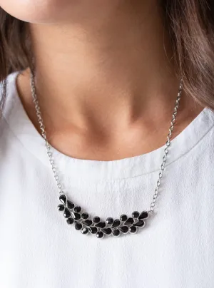 Special Treatment Black Necklace Set